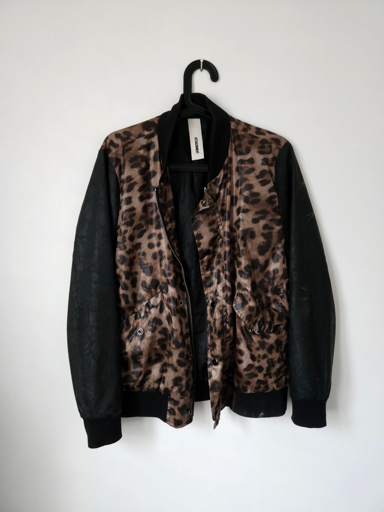 Attachment by Kazuyuki Kumagai Biker Indie Bomber jacket Pria tan black