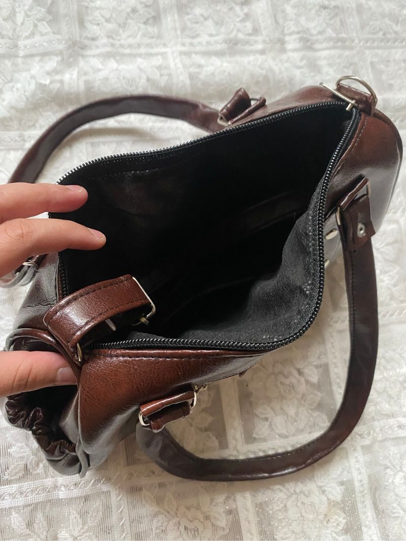 g brown shoulder/slingbag, foto 3
