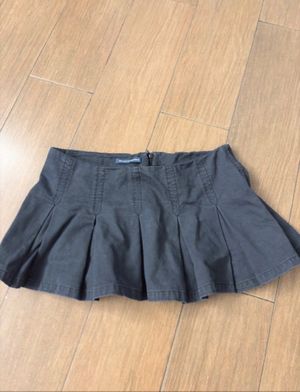 BRANDY MELVILLE pleated skirt