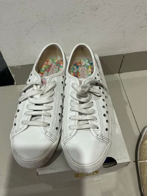 Sepatu kets