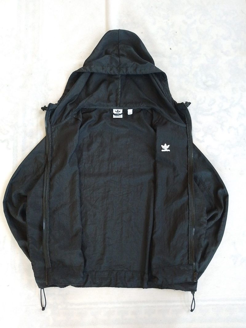 Jaket Windbreaker Lightweight Adidas Boxy Hitam Second, foto 2