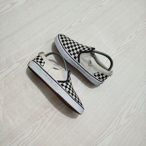 Vans Slip-On atau Vans Asher