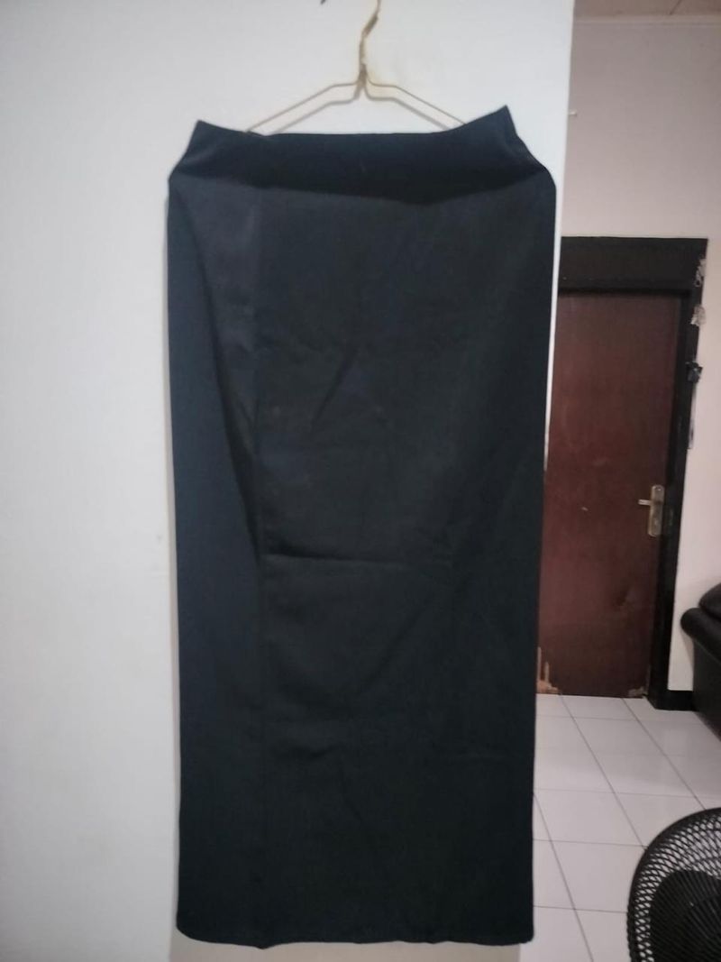 [Preloved] Black Skirt, foto 2