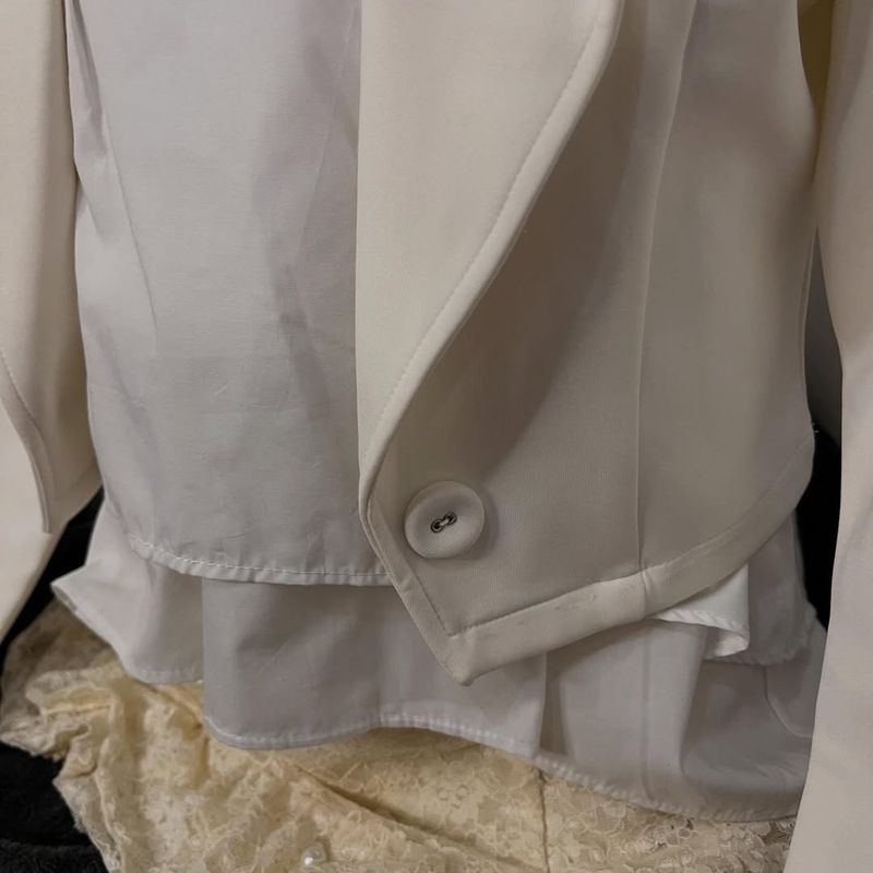 Blazer Putih, foto 2