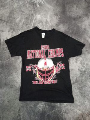 Kaos hitam vintage