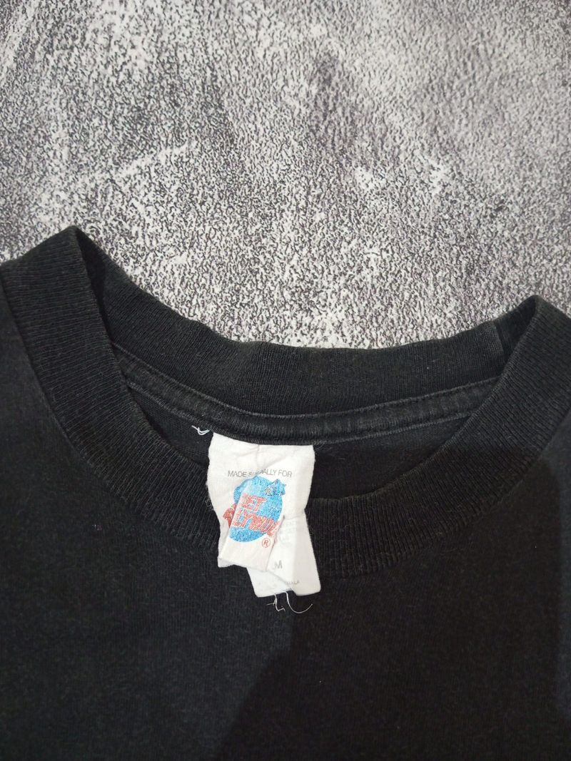 Kaos hitam vintage, foto 3