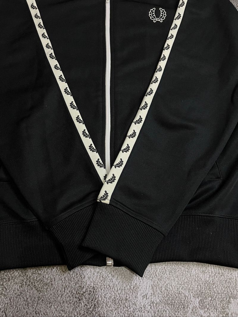 Tracktop Fred Perry hitam sz S, foto 2
