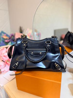 Authentic Balenciaga Neo Classic top handle Black