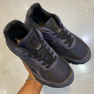 New Balance 990 V4
