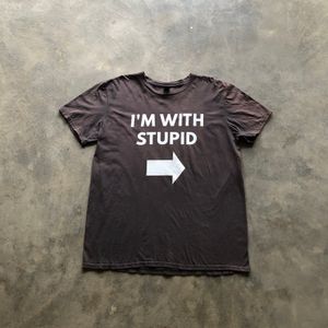Humor tee im with stupid