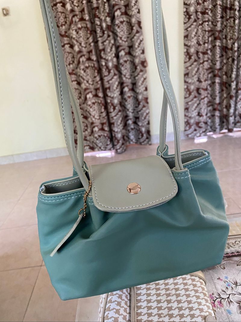 Tas Akaci, foto 2