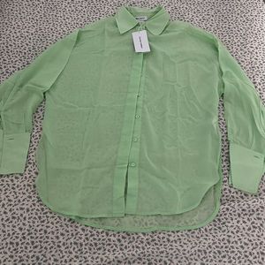 Kemeja brand Urban Revivo