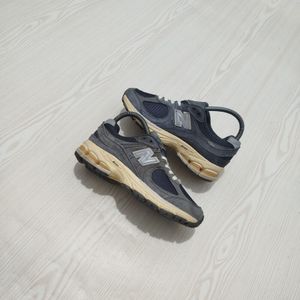 New balance 2002R