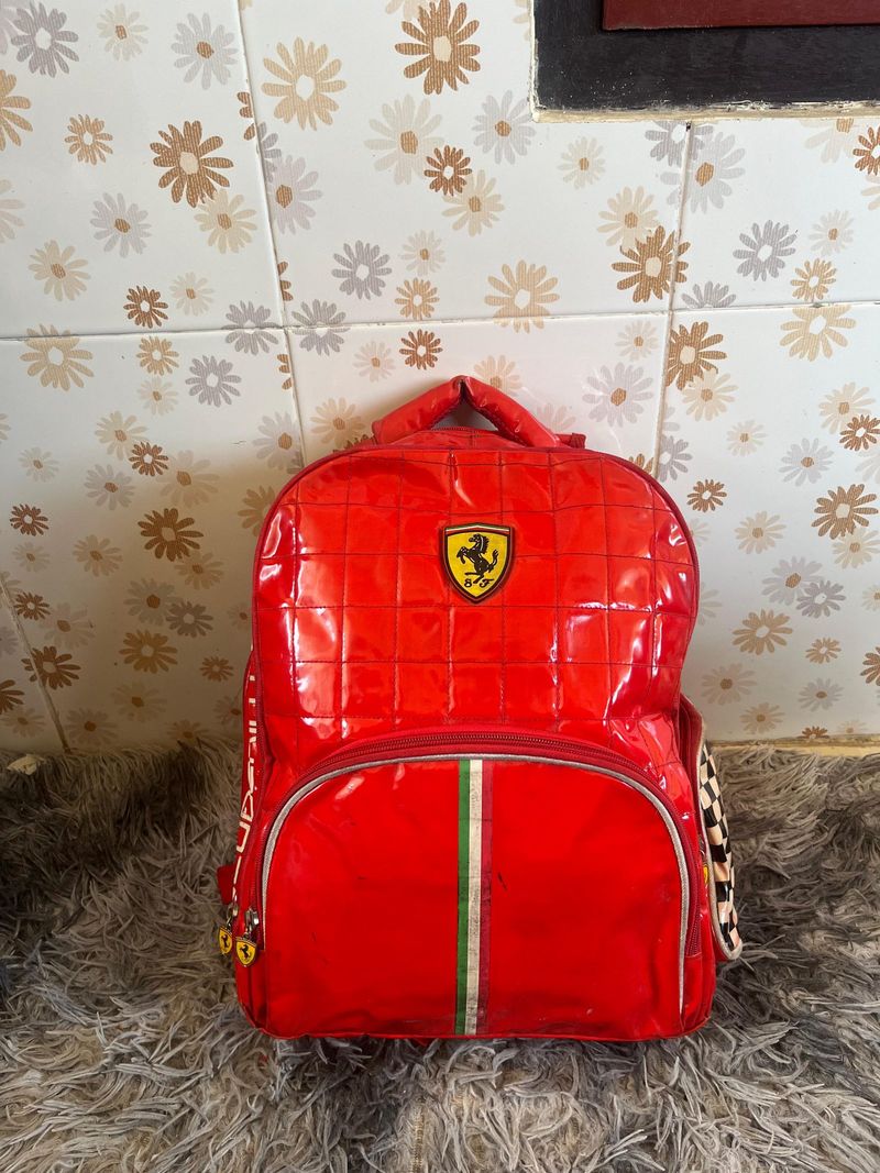 Ransel Ferrari, foto 2
