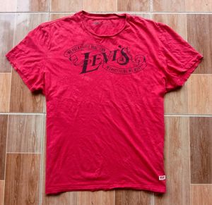 Levis Tee