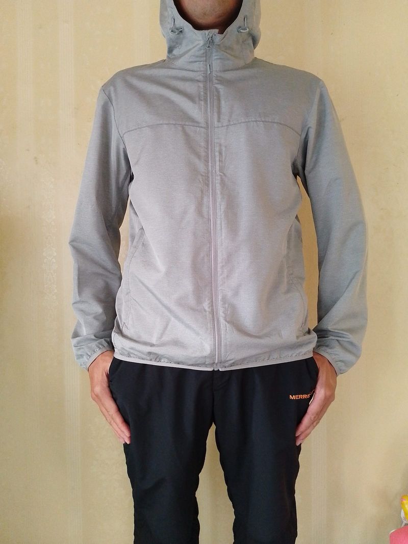 Jaket Uniqlo Parasut Lightweight Pocketable Abu Second, foto 10