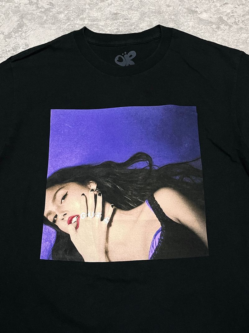 Kaos Singer Olivia Rodrigo GUTS Official Merch, foto 2