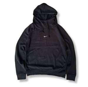 NIKE SMALL CENTER LOGO HOODIE | OUTERWEAR | GS