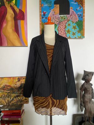 Blazer hitam salur