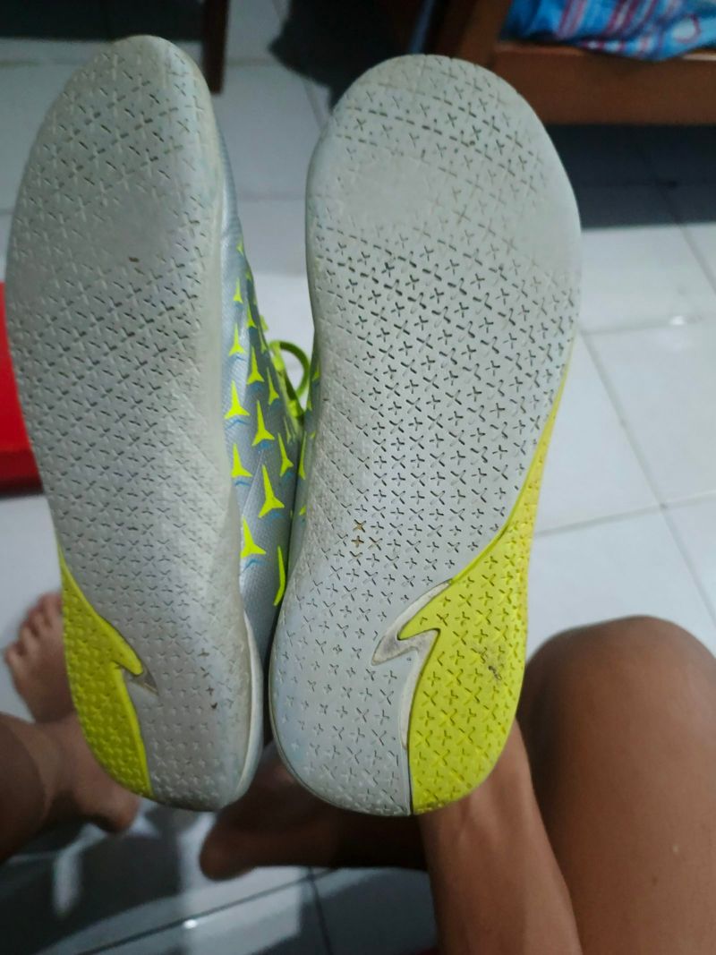 Sepatu futsal specs accelator alphaform, foto 2
