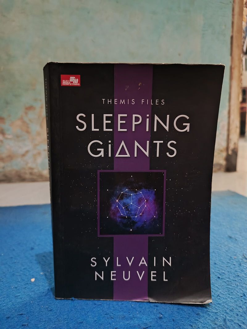 SLEEPING GIANTS by Sylvain Neuvel, foto 2