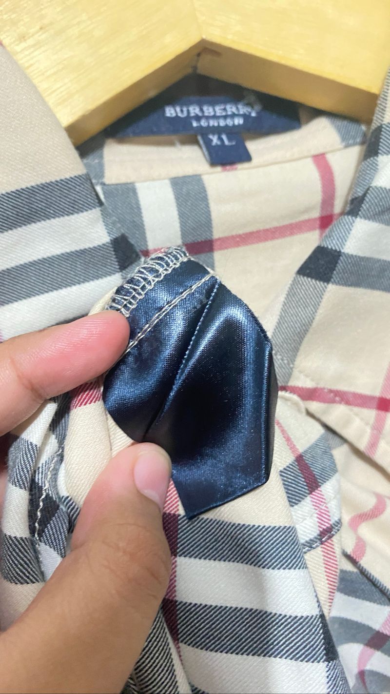 Kemeja Burberrys, foto 3