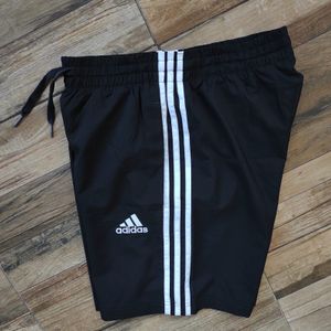 Celana pendek adidas 3 striped chelsea primegreen size M