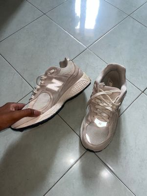 New Balance 2002r
