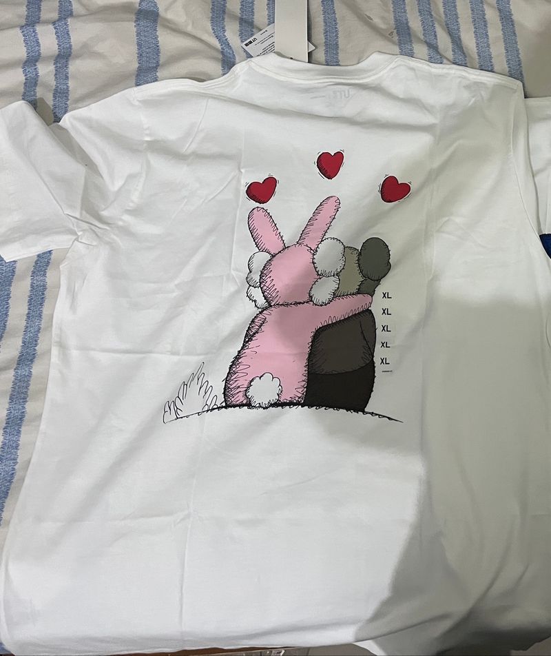 Uniqlo T-Shirt x Kaws, foto 2