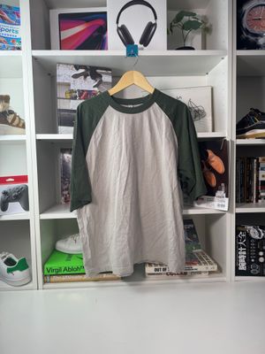 Kaos uniqlo reglan oversize hijau XL