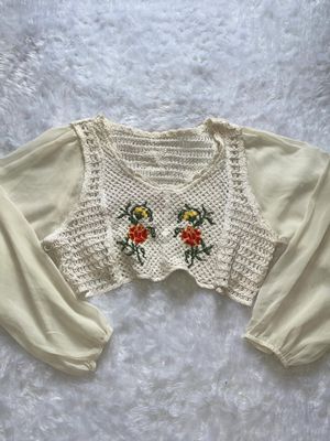 cth.Blouse crop bunga