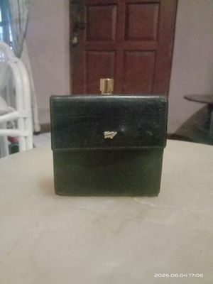 Dompet lipat hitam