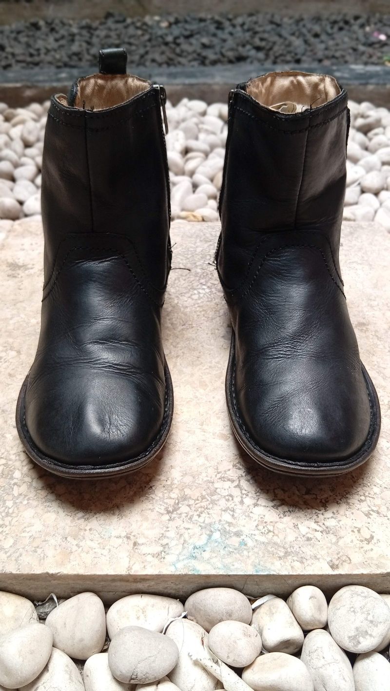 UGG Neevah Zipper Boots Made in China, foto 8