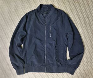 jaket bomber H&M hitam ukuran M