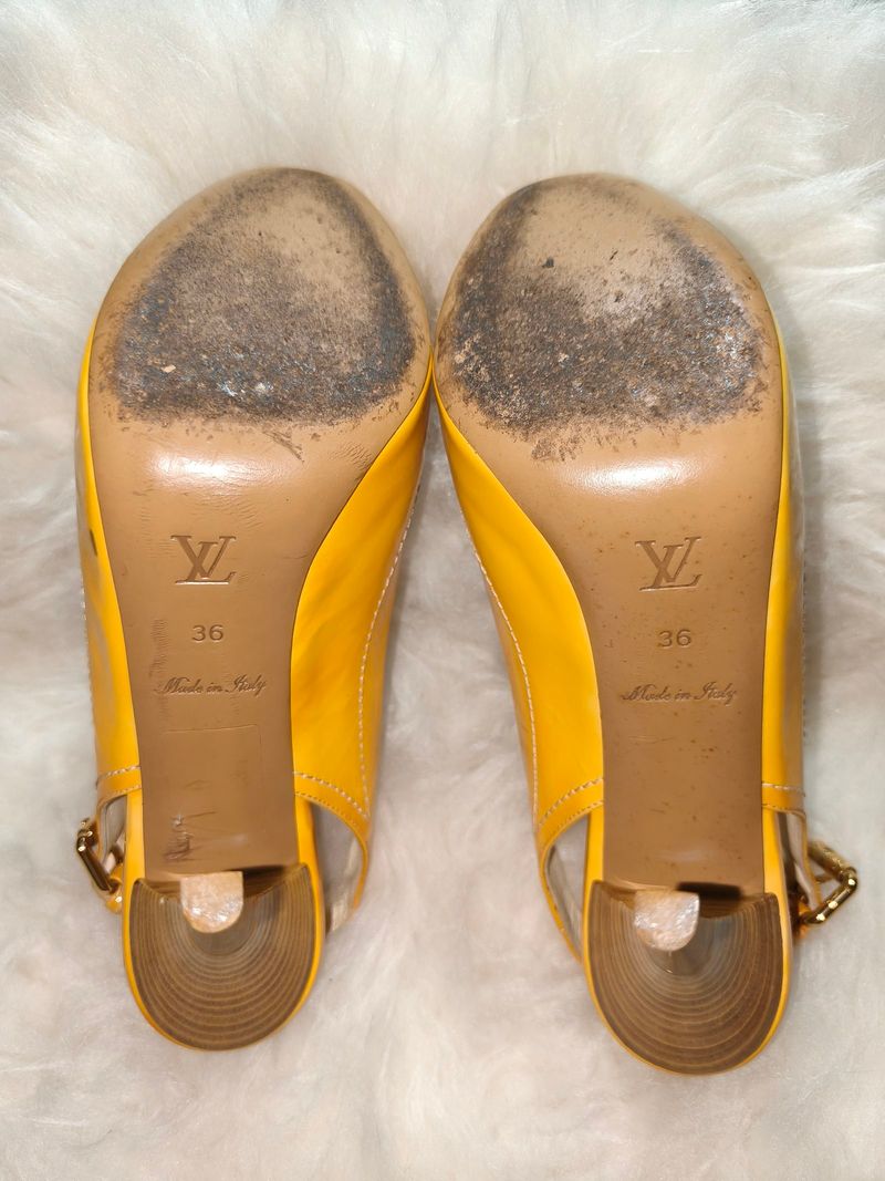 G9. Louis Vuitton Patent Leather Heels, foto 2