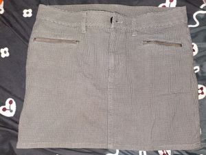 Rok Uniqlo abu