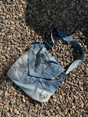 Tas selempang handmade reworked terbuat dari jeans