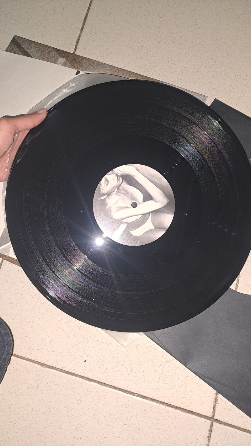 Vinyl/Piringan Hitam Harum Manis, foto 2