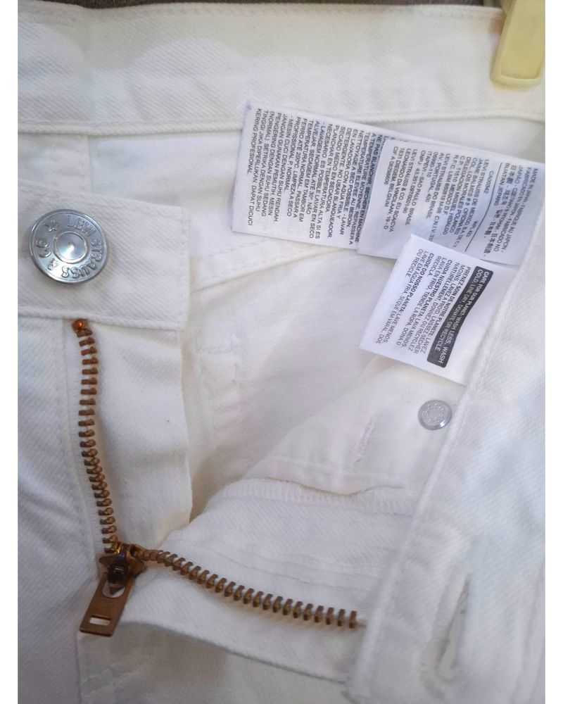 Levi's putih, foto 4
