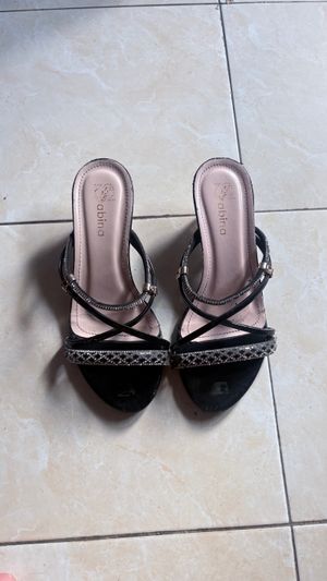 heels hitam tali lace blink permata mutiara sandal hak