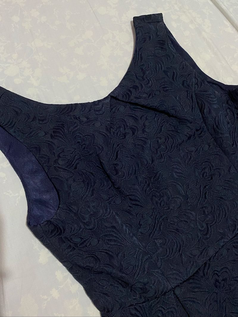 Black Embossed Dress by Odiva, foto 2