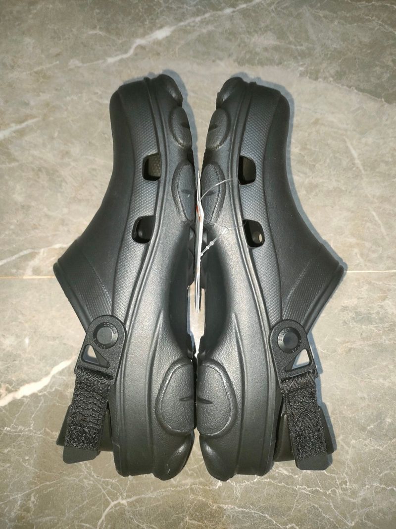 Crocs All Terrain Clog Hitam, foto 4