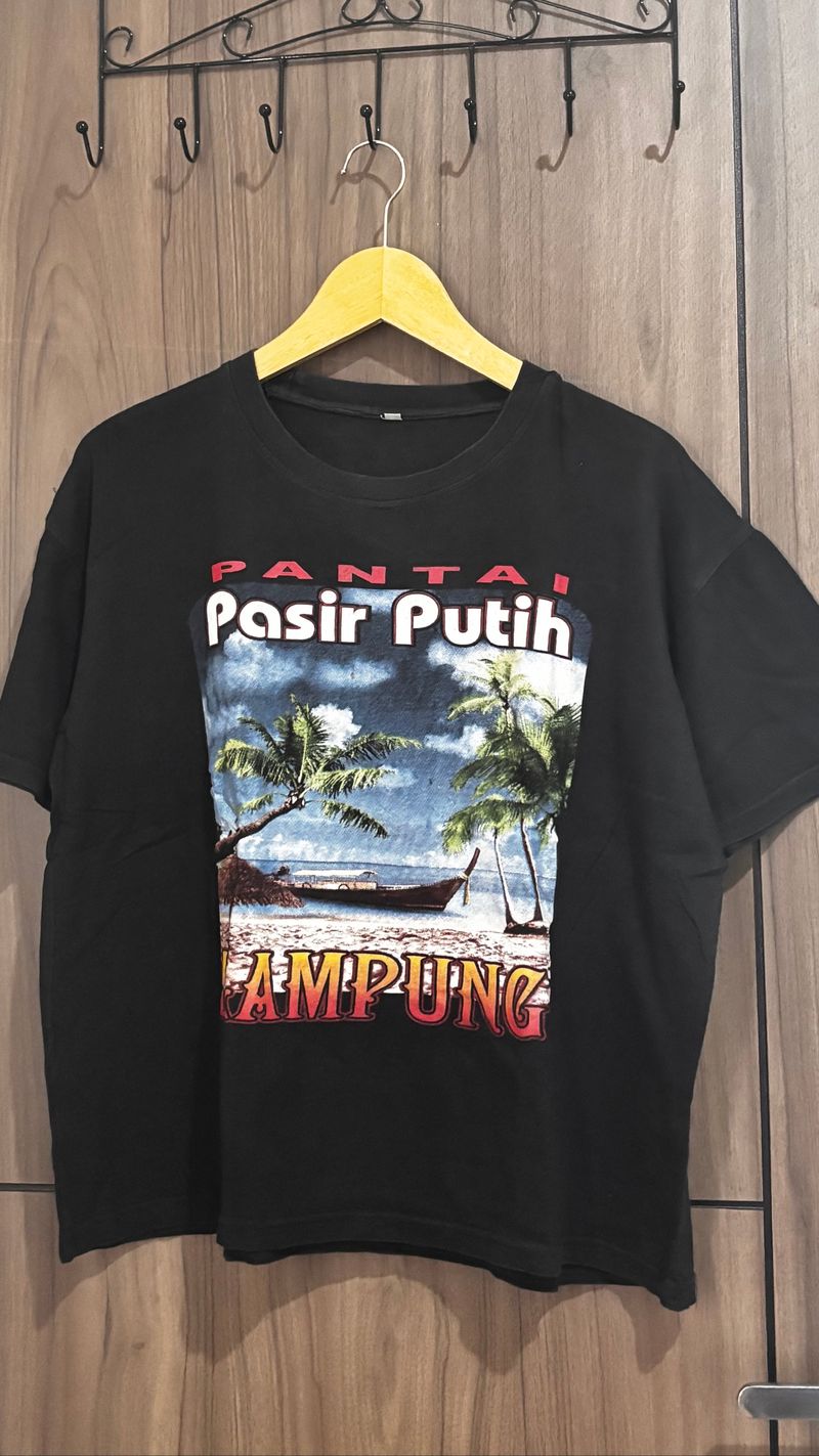 Kaos Hitam Pantai Pasir Putih, foto 2