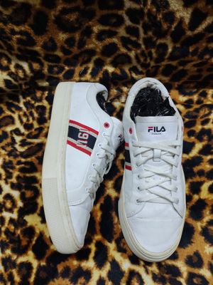 Sepatu casual luxury by fila Made in Italia.