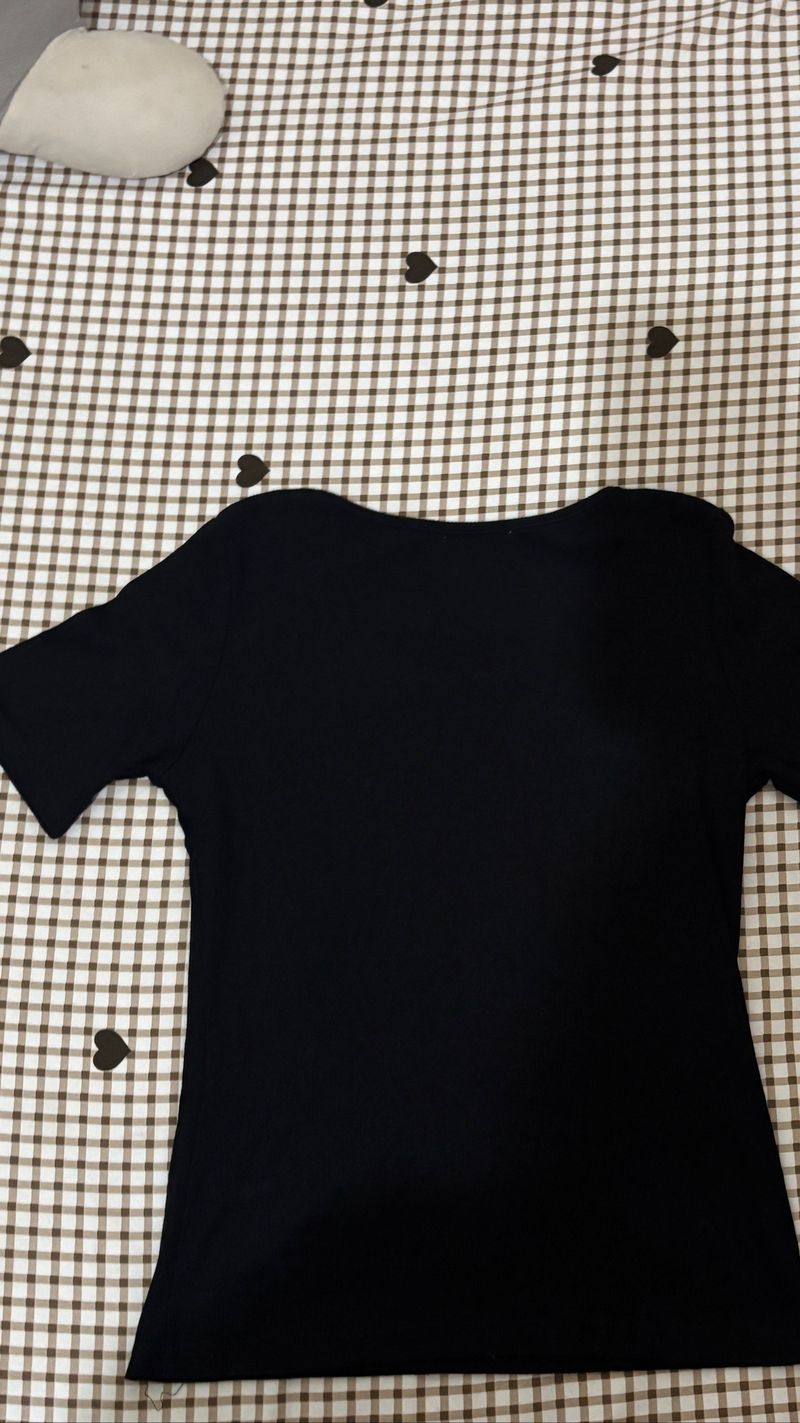 Top Hitam, foto 3