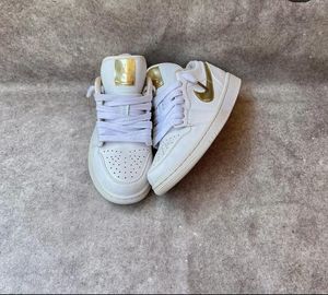 Nike Air Jordan Casual Casual shoe Pria gold white