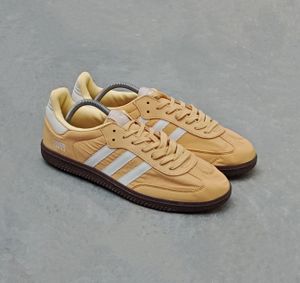 Adidas Streetwear Casual Sneakers Pria yellow