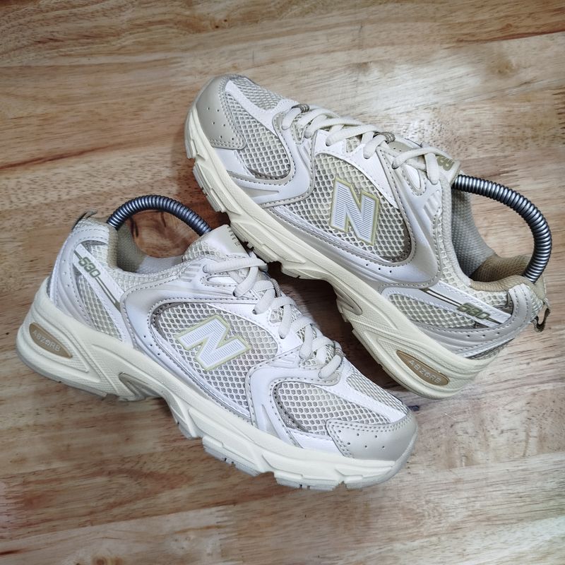 New Balance Sportswear Casual Sneakers Wanita cream Preloved