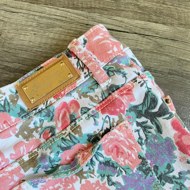 Preloved (Personal Used) Celana Pendek / Shorts Bunga, foto 4