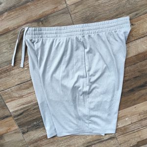 Celana pendek uniqlo airism size L